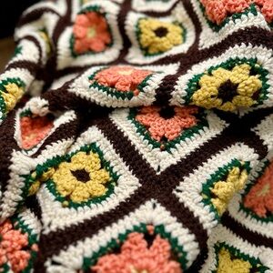 Vintage Cozy Colorful Hand Crochet Granny Squares With Scalloped Edge Afghan